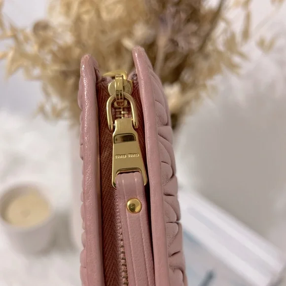 Miu Miu
Pink continental wallet - Picture 8 of 16